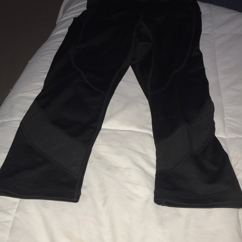 Cropped black leggings